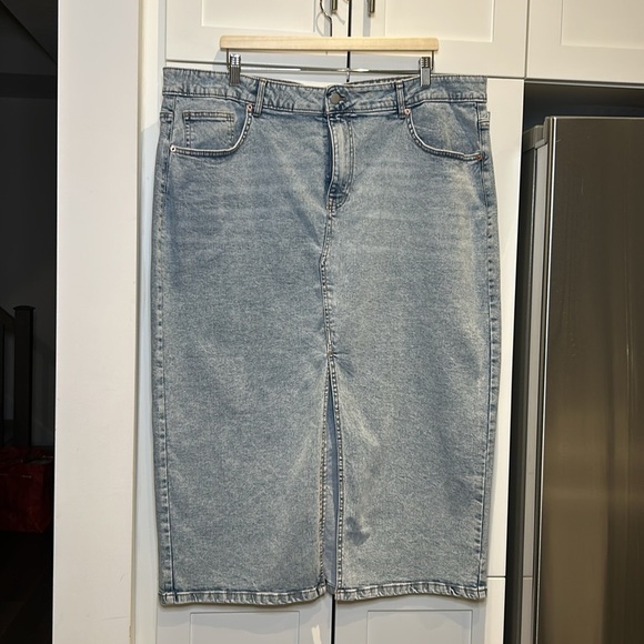 Devoted by DEX High Waist Denim Midi Skirt with Front Slit Size 2X - Picture 11 of 13